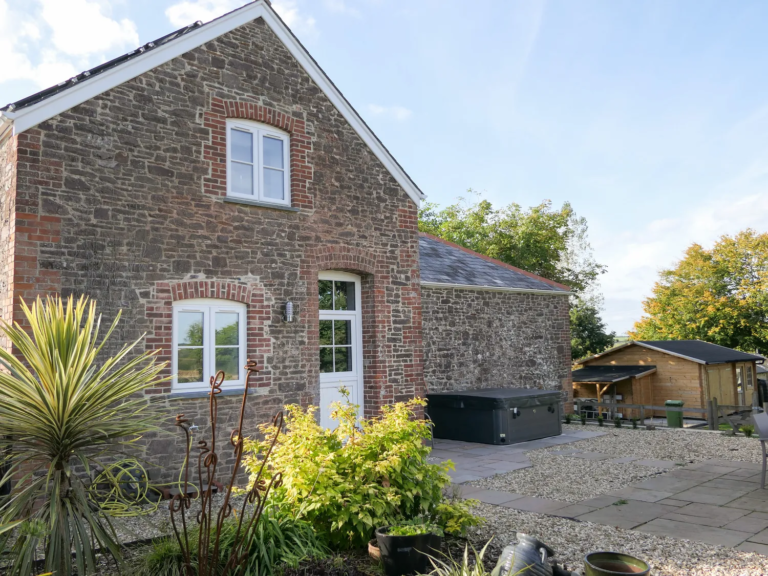 Hope House Stables 768x576
