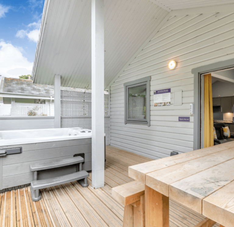 Drummmohr Lodge Hot Tub 3 768x746
